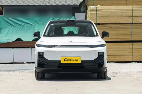 零跑B10车主深度体验：10万级纯电SUV也能拥有高性价比