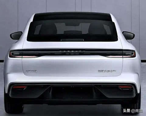 吉利卖爆了，新车扎堆来，品牌悄悄变样了