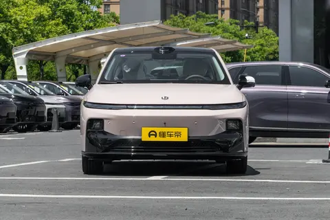 零跑B01销量火爆，连续5个月破万，8-12万预算值得选